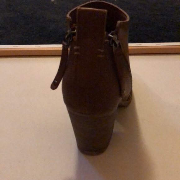 High heeled booties - Picture 3 of 3